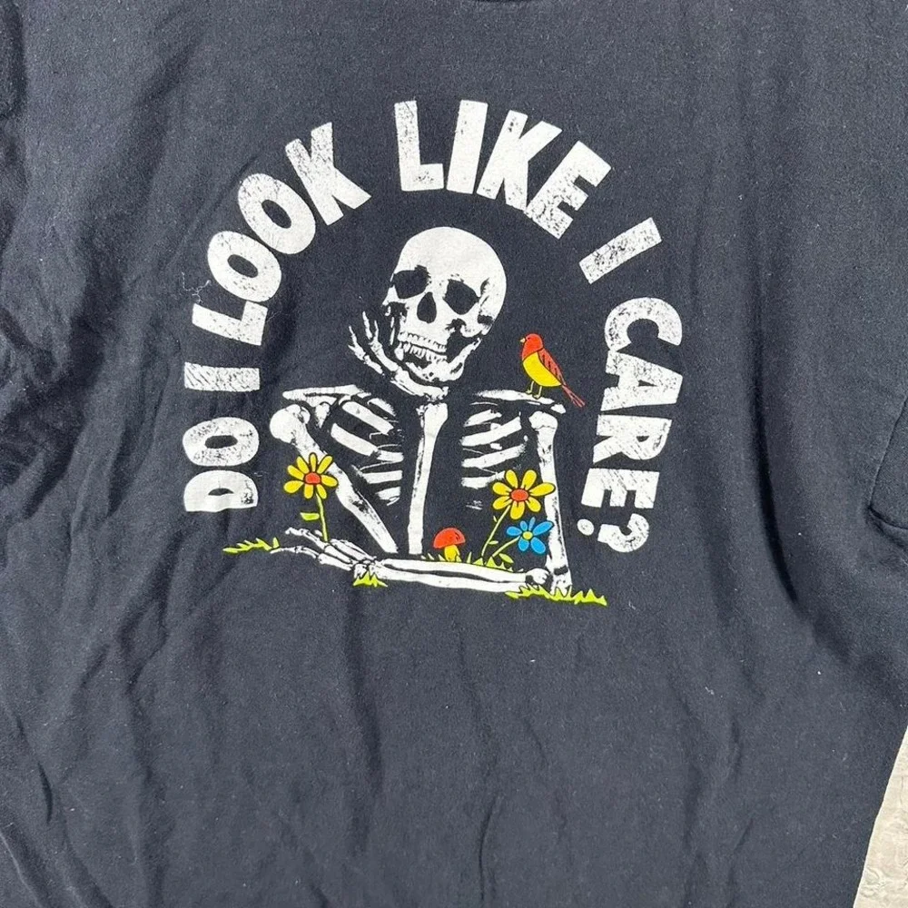 Y2K Black "Do I Look Like I Care?" skeleton tee shirt Size Large - Picture 3 of 7